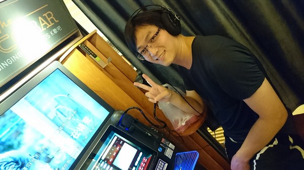 漢神巨蛋(WANKO巨蛋店)：高雄漢神巨蛋~COCOBAR 電話亭KTV~跟著潮流唱歌趣~我要當歌手~獨立空間銅板價格~超夯新鮮事~