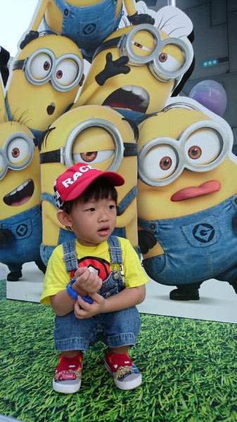 漢神巨蛋百貨(Great egg)：高雄漢神巨蛋~黃色風暴來襲~超萌小小兵入侵高雄~可愛場景讓你拍到不要不要呦~