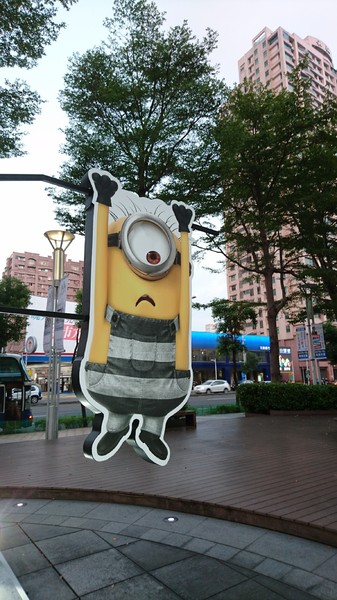 漢神巨蛋百貨(Great egg)：高雄漢神巨蛋~黃色風暴來襲~超萌小小兵入侵高雄~可愛場景讓你拍到不要不要呦~