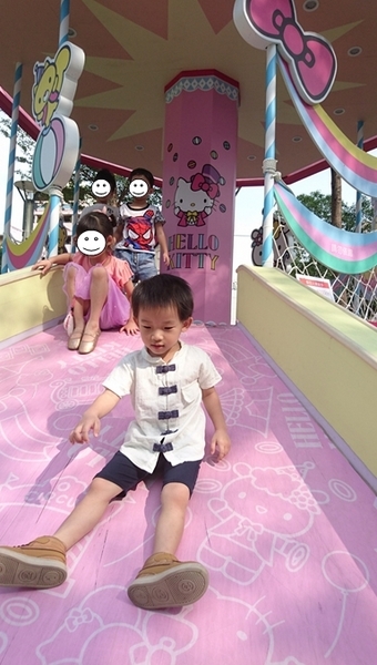 漢神巨蛋購物廣場：高雄漢神巨蛋~粉紅可愛教主Kitty正式登場~各式各樣粉嫩場景~太夢幻太甜蜜太好拍啦~