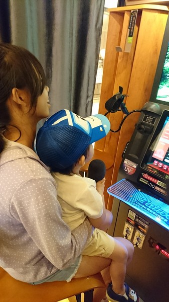 漢神巨蛋(WANKO巨蛋店)：高雄漢神巨蛋~COCOBAR 電話亭KTV~跟著潮流唱歌趣~我要當歌手~獨立空間銅板價格~超夯新鮮事~