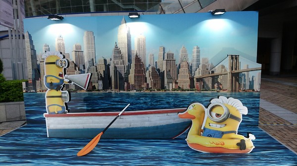 漢神巨蛋百貨(Great egg)：高雄漢神巨蛋~黃色風暴來襲~超萌小小兵入侵高雄~可愛場景讓你拍到不要不要呦~