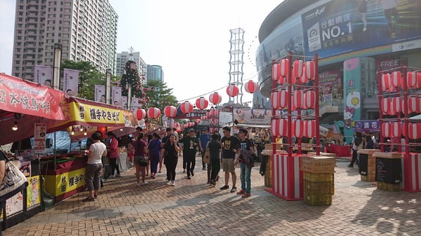 漢神巨蛋購物廣場：高雄漢神巨蛋~粉紅可愛教主Kitty正式登場~各式各樣粉嫩場景~太夢幻太甜蜜太好拍啦~