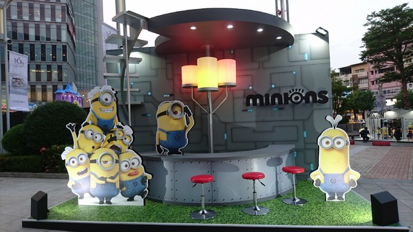 漢神巨蛋百貨(Great egg)：高雄漢神巨蛋~黃色風暴來襲~超萌小小兵入侵高雄~可愛場景讓你拍到不要不要呦~