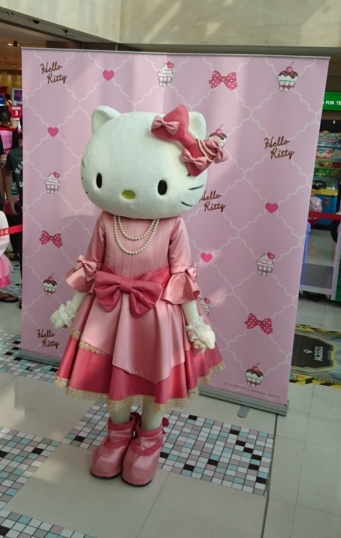 漢神巨蛋購物廣場：高雄漢神巨蛋~粉紅可愛教主Kitty正式登場~各式各樣粉嫩場景~太夢幻太甜蜜太好拍啦~