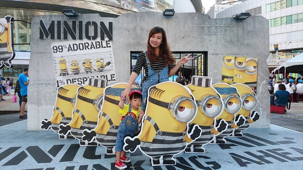 漢神巨蛋百貨(Great egg)：高雄漢神巨蛋~黃色風暴來襲~超萌小小兵入侵高雄~可愛場景讓你拍到不要不要呦~