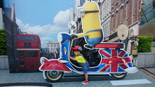 漢神巨蛋百貨(Great egg)：高雄漢神巨蛋~黃色風暴來襲~超萌小小兵入侵高雄~可愛場景讓你拍到不要不要呦~