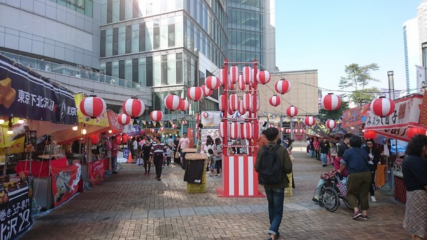 漢神巨蛋購物廣場：高雄漢神巨蛋~粉紅可愛教主Kitty正式登場~各式各樣粉嫩場景~太夢幻太甜蜜太好拍啦~