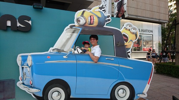 漢神巨蛋百貨(Great egg)：高雄漢神巨蛋~黃色風暴來襲~超萌小小兵入侵高雄~可愛場景讓你拍到不要不要呦~