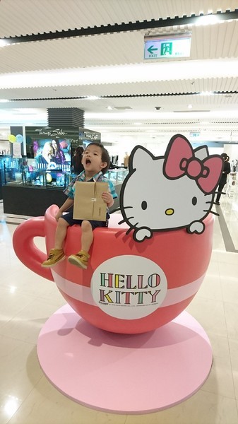 漢神巨蛋購物廣場：高雄漢神巨蛋~粉紅可愛教主Kitty正式登場~各式各樣粉嫩場景~太夢幻太甜蜜太好拍啦~