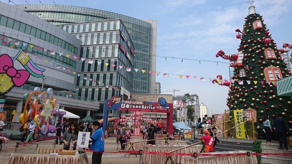 漢神巨蛋購物廣場：高雄漢神巨蛋~粉紅可愛教主Kitty正式登場~各式各樣粉嫩場景~太夢幻太甜蜜太好拍啦~