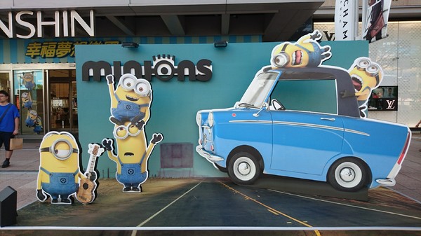 漢神巨蛋百貨(Great egg)：高雄漢神巨蛋~黃色風暴來襲~超萌小小兵入侵高雄~可愛場景讓你拍到不要不要呦~