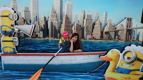 漢神巨蛋百貨(Great egg)：高雄漢神巨蛋~黃色風暴來襲~超萌小小兵入侵高雄~可愛場景讓你拍到不要不要呦~