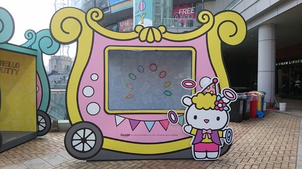 漢神巨蛋購物廣場：高雄漢神巨蛋~粉紅可愛教主Kitty正式登場~各式各樣粉嫩場景~太夢幻太甜蜜太好拍啦~