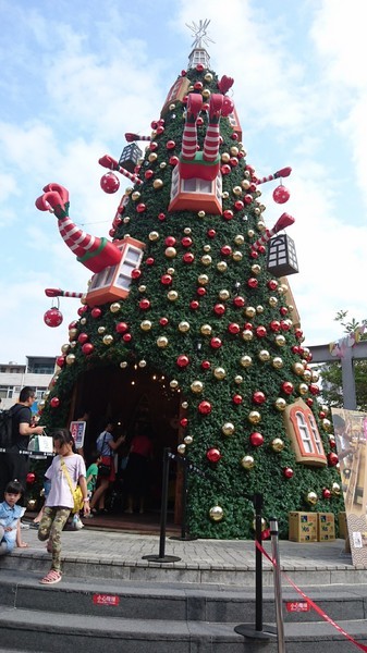 漢神巨蛋購物廣場：高雄漢神巨蛋~粉紅可愛教主Kitty正式登場~各式各樣粉嫩場景~太夢幻太甜蜜太好拍啦~