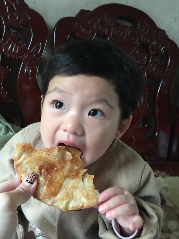 湄南小鎮-月亮蝦餅：湄南小鎮月亮蝦餅~原來在家使用烤箱也能烘烤出好吃的蝦餅喔!又香又脆~大人小孩都愛吃^^