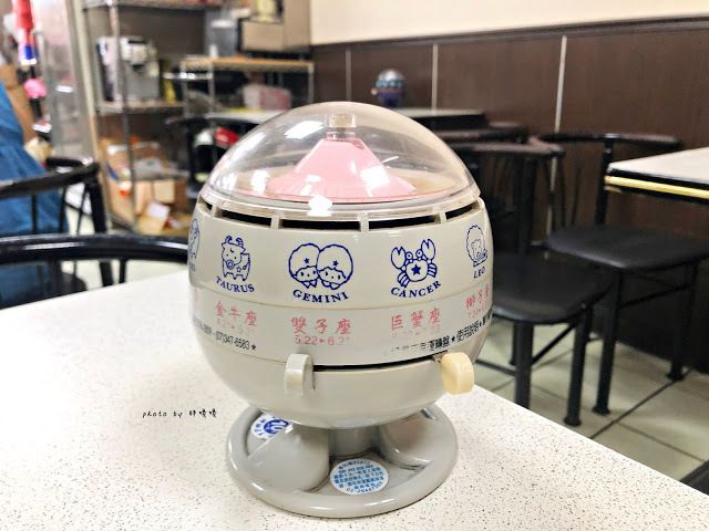 【彰化 市區】彰化木瓜牛乳大王創始店🍮🍨彰化孔廟前，八卦山大佛也在附近，除了木瓜牛奶外，月見冰好特別，古早味布丁也令人回味，價格也不貴，高人氣居高不下！！