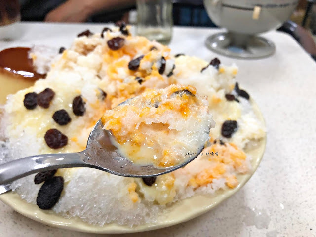 【彰化 市區】彰化木瓜牛乳大王創始店🍮🍨彰化孔廟前，八卦山大佛也在附近，除了木瓜牛奶外，月見冰好特別，古早味布丁也令人回味，價格也不貴，高人氣居高不下！！