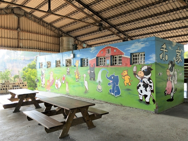 禾家牧場：【彰化市景點】禾家牧場~奶酪和霜淇淋都很香醇好吃，免費順遊景點