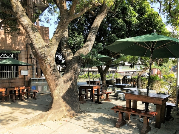 禾家牧場：【彰化市景點】禾家牧場~奶酪和霜淇淋都很香醇好吃，免費順遊景點