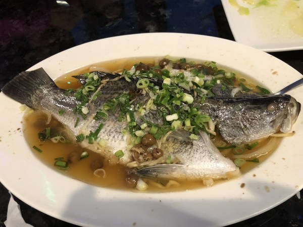 瑪格麗特花園霧上咖啡館：南投清境~瑪格麗特 紫屋餐廳~夢幻浪漫的紫色裝飾~繽紛樓梯與搖椅~拍照打卡的好地方~景觀餐廳~