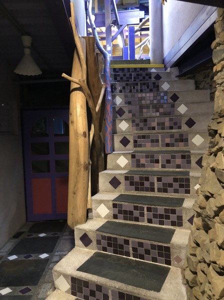 瑪格麗特花園霧上咖啡館：南投清境~瑪格麗特 紫屋餐廳~夢幻浪漫的紫色裝飾~繽紛樓梯與搖椅~拍照打卡的好地方~景觀餐廳~