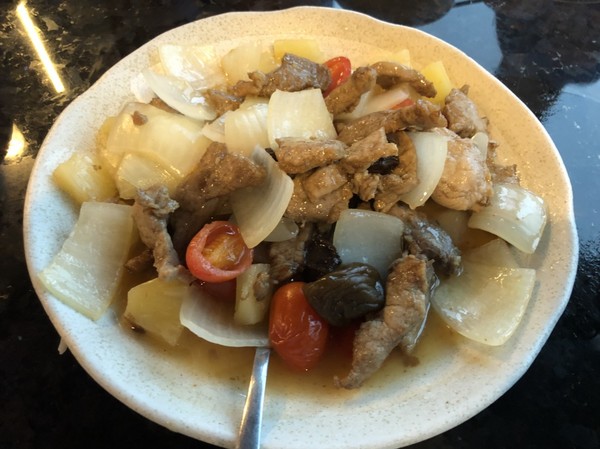 瑪格麗特花園霧上咖啡館：南投清境~瑪格麗特 紫屋餐廳~夢幻浪漫的紫色裝飾~繽紛樓梯與搖椅~拍照打卡的好地方~景觀餐廳~