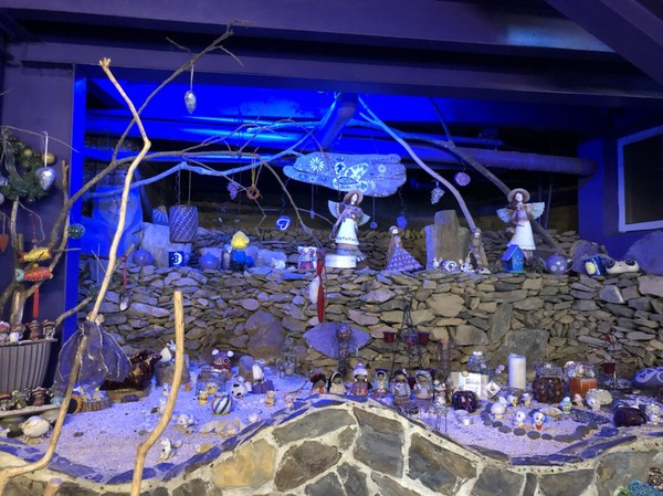 瑪格麗特花園霧上咖啡館：南投清境~瑪格麗特 紫屋餐廳~夢幻浪漫的紫色裝飾~繽紛樓梯與搖椅~拍照打卡的好地方~景觀餐廳~