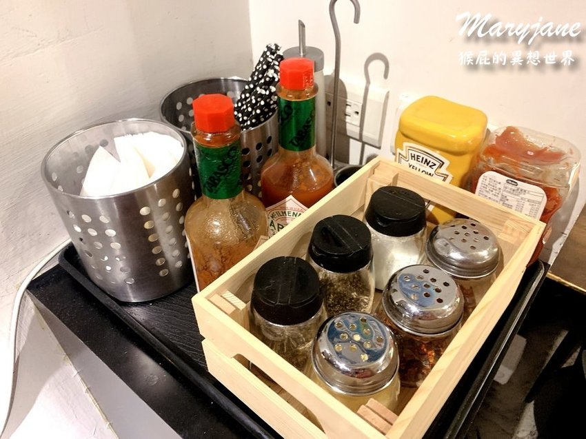 【台北師大】師大有名的薄片披薩-Maryjane Pizza瑪莉珍披薩!商業午餐9吋披薩140元!KLOOK瑪莉珍披薩優惠餐卷! @猴屁的異想世界