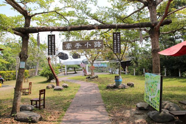 日月山景休閒農場:【彰化景點】日月山景休閒農場/牽手小路/免門票/鮮乳製品/可愛小動物/烤肉DIY生態導覽活動/兒童遊憩區/親子旅遊