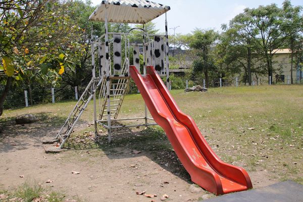 日月山景休閒農場:【彰化景點】日月山景休閒農場/牽手小路/免門票/鮮乳製品/可愛小動物/烤肉DIY生態導覽活動/兒童遊憩區/親子旅遊