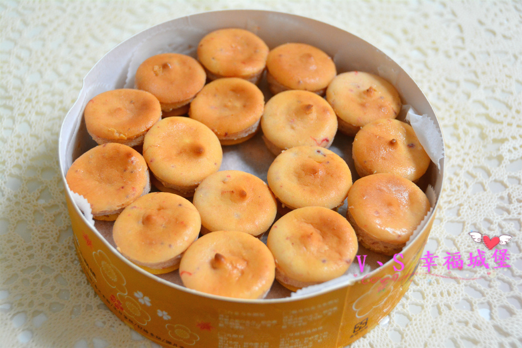 【宅配美食】大溪老街70年老店 杏芳食品 ~ 新品 真草莓乳酪球 + 經典原味乳酪球 ,一口一個讓你一不小心就吃完了