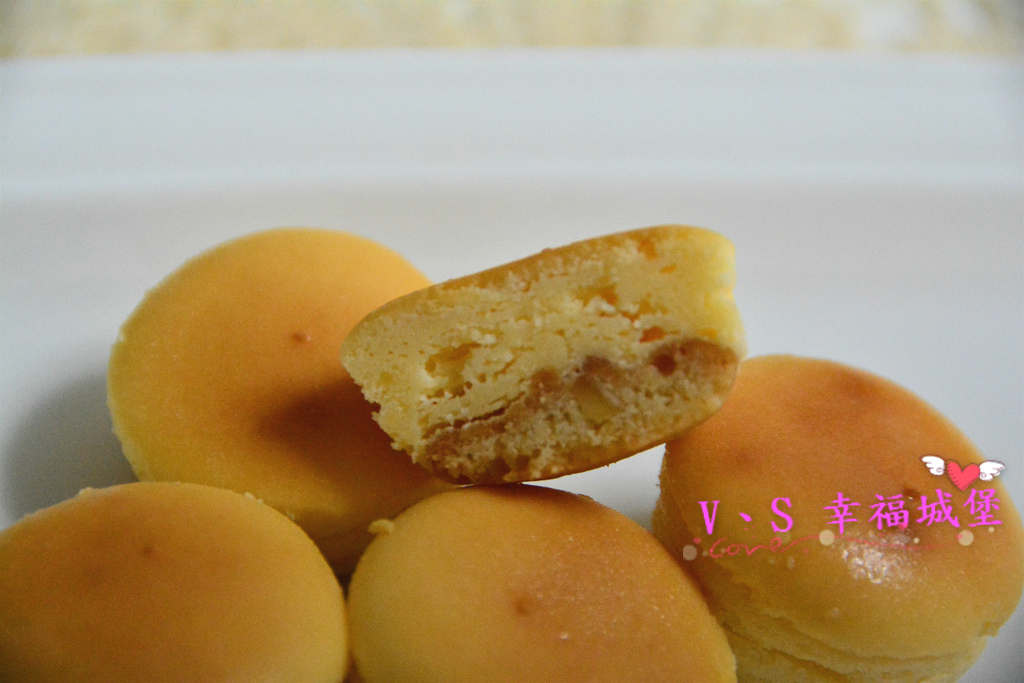 【宅配美食】大溪老街70年老店 杏芳食品 ~ 新品 真草莓乳酪球 + 經典原味乳酪球 ,一口一個讓你一不小心就吃完了