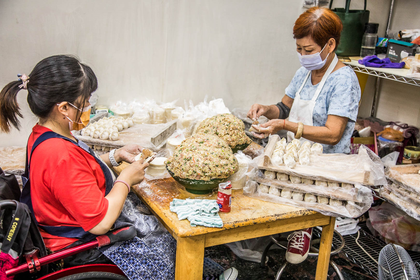 桃園龜山美食推薦！季節水餃手工現包大水餃在地人激推，一顆抵兩顆超划算。