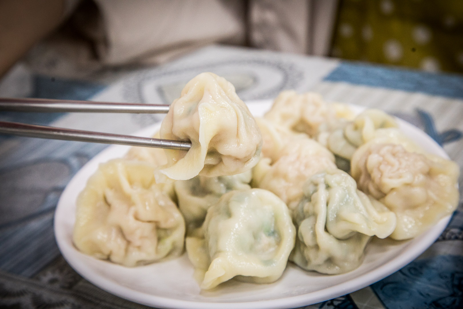 桃園龜山美食推薦！季節水餃手工現包大水餃在地人激推，一顆抵兩顆超划算。