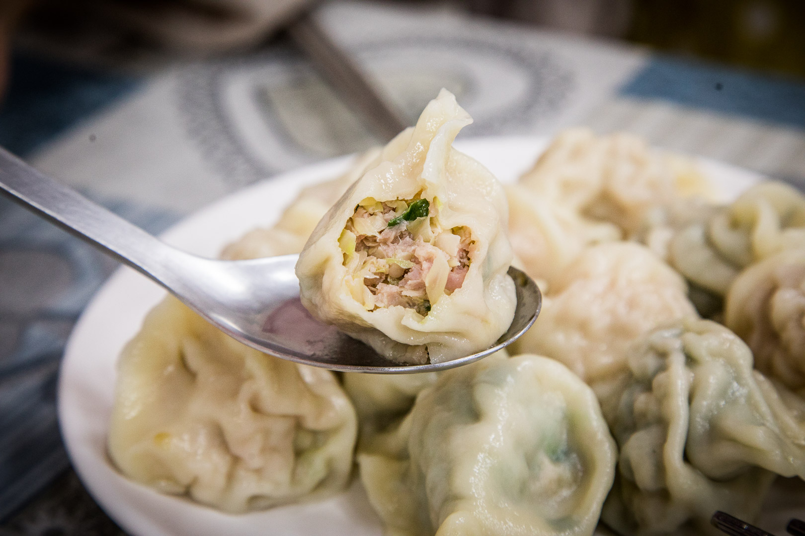 桃園龜山美食推薦！季節水餃手工現包大水餃在地人激推，一顆抵兩顆超划算。