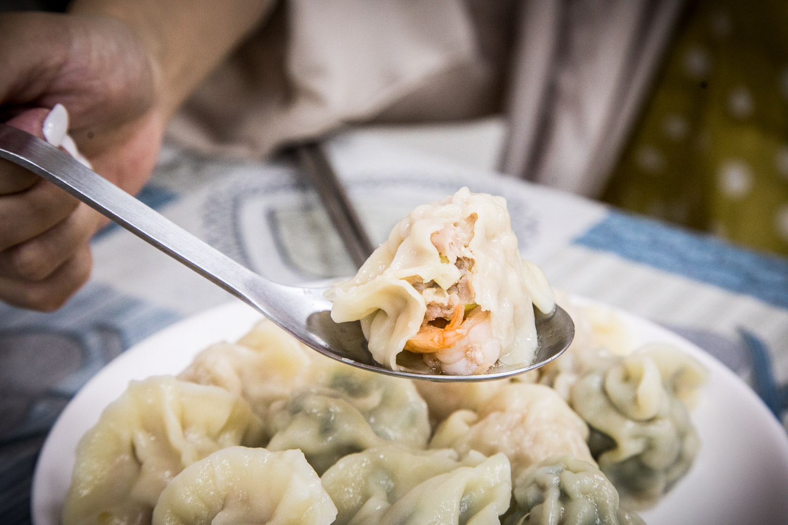 桃園龜山美食推薦！季節水餃手工現包大水餃在地人激推，一顆抵兩顆超划算。