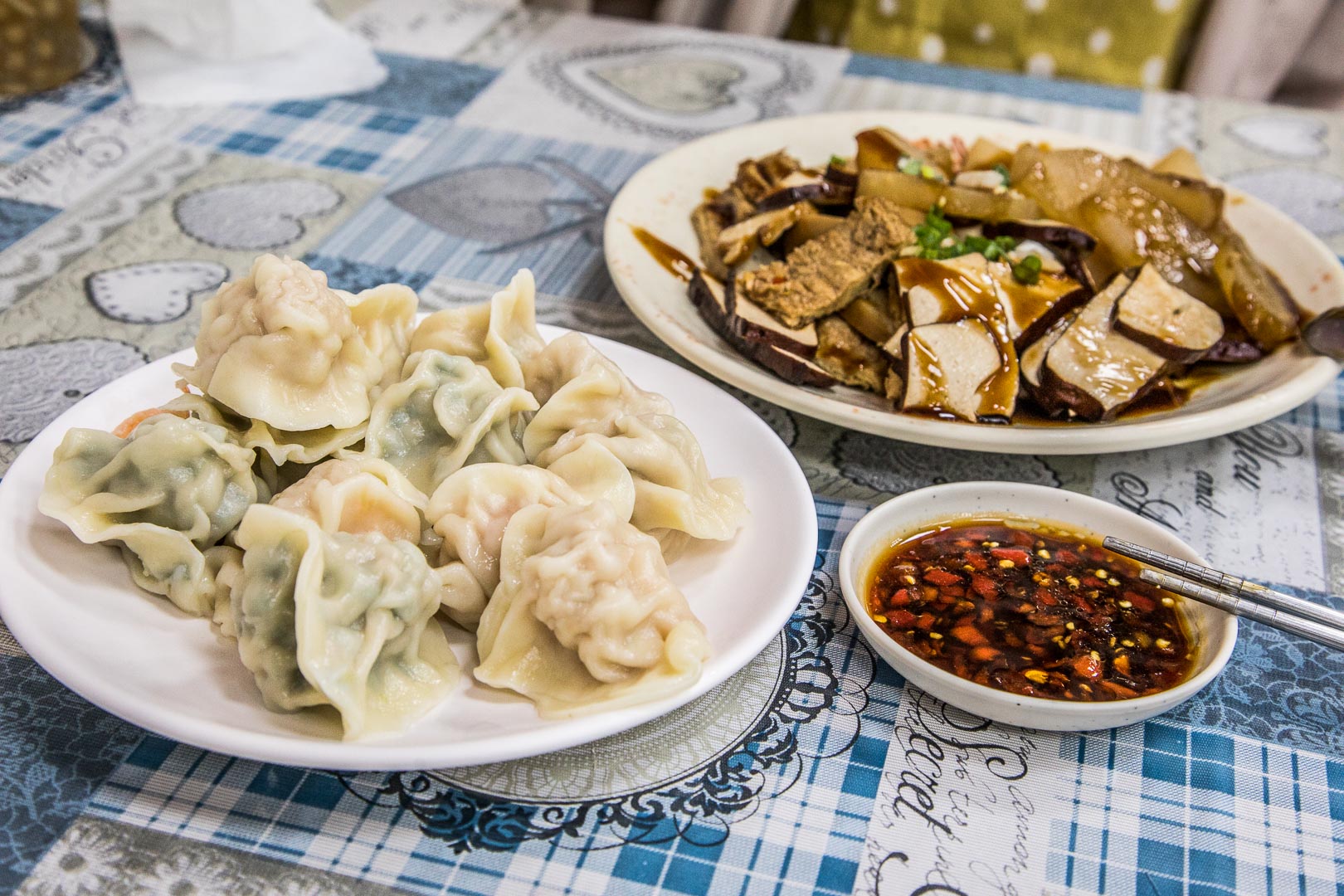 桃園龜山美食推薦！季節水餃手工現包大水餃在地人激推，一顆抵兩顆超划算。