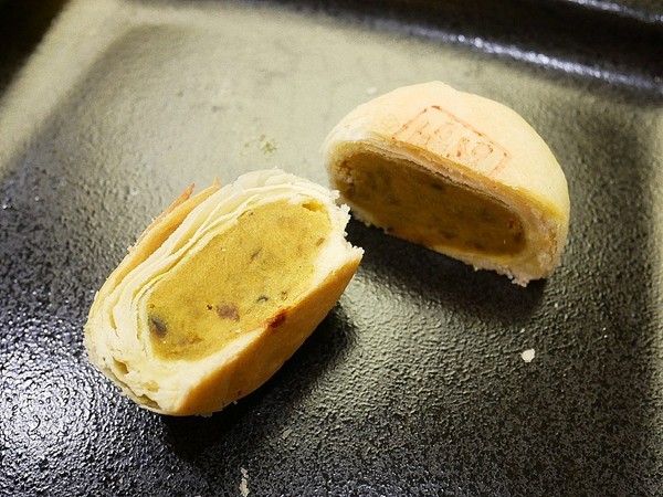 十字軒糕餅舖:台北名店十字軒糕餅舖-中秋月餅禮盒(愛評體驗券)-霞海城隍廟後方的老字號糕餅舖 將古蹟內部重新裝潢 融合古技術和新思維 做出一系列美味糕餅