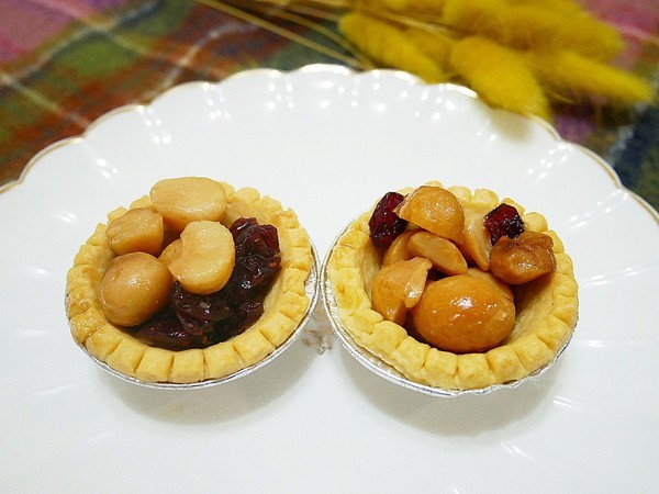 十字軒糕餅舖:台北名店十字軒糕餅舖-中秋月餅禮盒(愛評體驗券)-霞海城隍廟後方的老字號糕餅舖 將古蹟內部重新裝潢 融合古技術和新思維 做出一系列美味糕餅