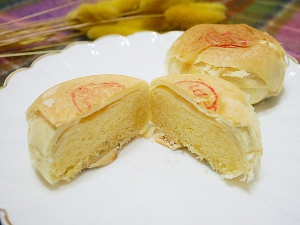 十字軒糕餅舖:台北名店十字軒糕餅舖-中秋月餅禮盒(愛評體驗券)-霞海城隍廟後方的老字號糕餅舖 將古蹟內部重新裝潢 融合古技術和新思維 做出一系列美味糕餅