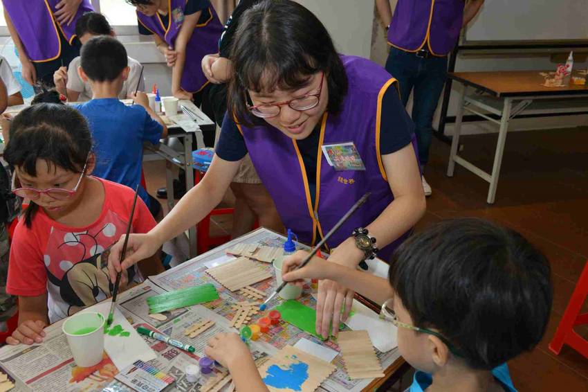 家扶五花八門秀創「藝」 諸佛菩薩也同樂 緣道觀音廟邀請家扶體驗藝術夏令營