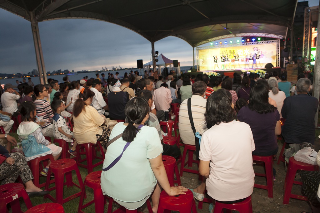 緣道觀音廟與淡水居民同樂 「翻轉淡水樂活團圓」吃月餅 闖關 摸彩氣氛超嗨