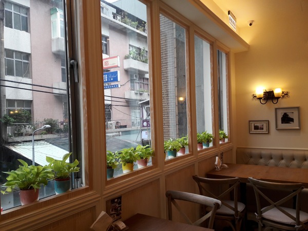 Monteur 夢甜屋(中山門市)：Monteur夢甜屋(中山門市)~草莓可可季熱烈進行中~