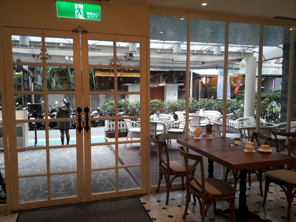 Monteur 夢甜屋(中山門市)：Monteur夢甜屋(中山門市)~草莓可可季熱烈進行中~