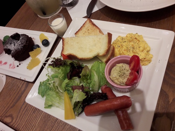 Monteur 夢甜屋(中山門市)：Monteur夢甜屋(中山門市)~草莓可可季熱烈進行中~