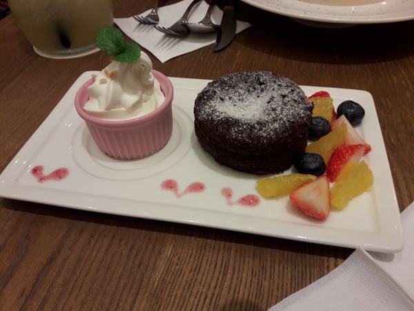 Monteur 夢甜屋(中山門市)：Monteur夢甜屋(中山門市)~草莓可可季熱烈進行中~