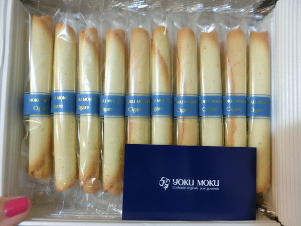 YOKU MOKU:【喜餅/彌月禮/伴手禮推薦】來自日本東京的YOKU MOKU雪茄蛋捲~濃郁酥香、入口即化的人間美味讓噹噹媽全家難以忘懷的好滋味!