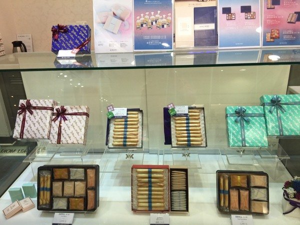 YOKU MOKU:【喜餅/彌月禮/伴手禮推薦】來自日本東京的YOKU MOKU雪茄蛋捲~濃郁酥香、入口即化的人間美味讓噹噹媽全家難以忘懷的好滋味!