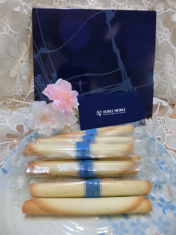 YOKU MOKU:【喜餅/彌月禮/伴手禮推薦】來自日本東京的YOKU MOKU雪茄蛋捲~濃郁酥香、入口即化的人間美味讓噹噹媽全家難以忘懷的好滋味!